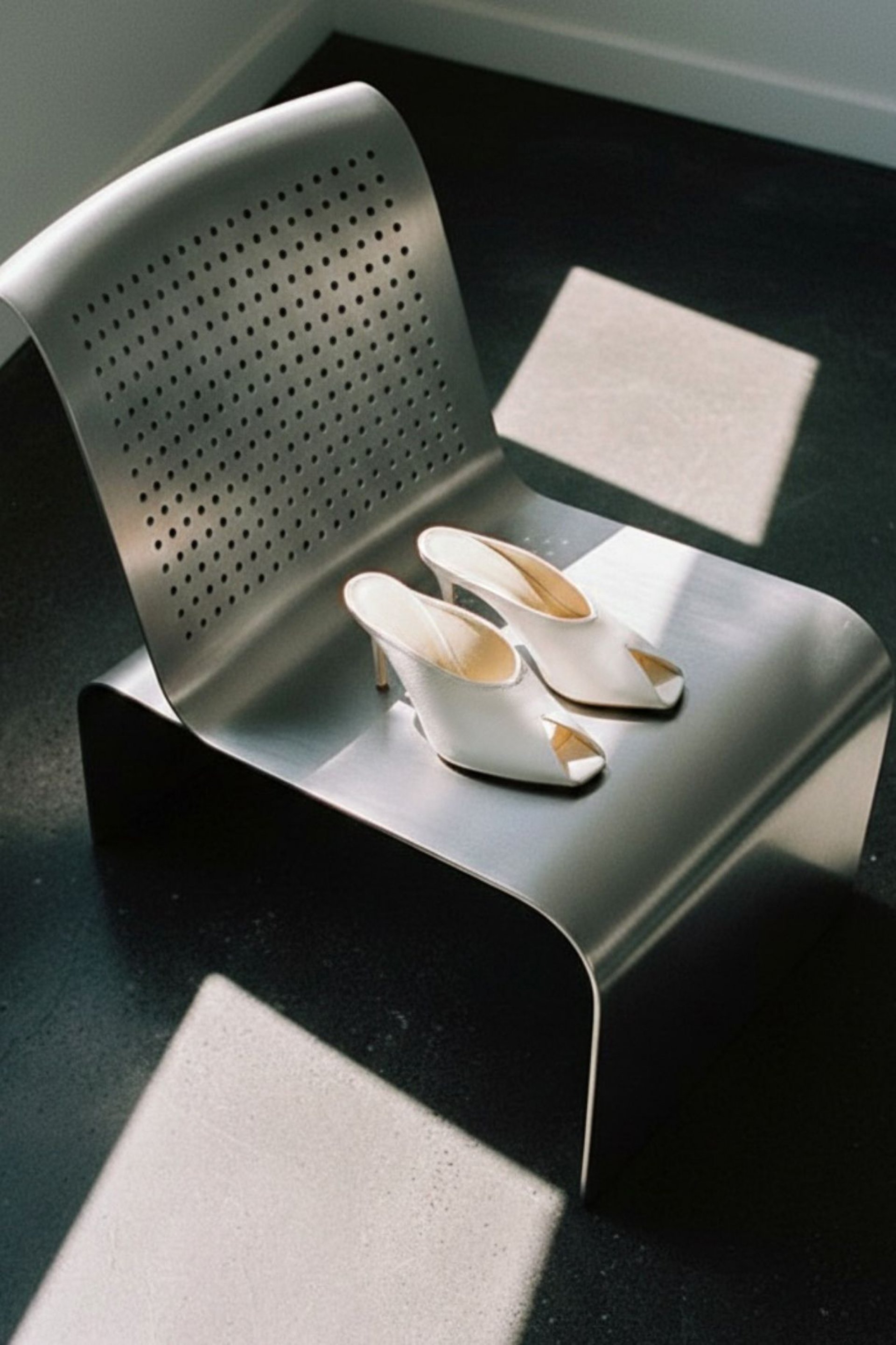 BELE PAPUČE SA OTVORENOM PETOM – PS Fashion, BELE PAPUČE SA OTVORENOM PETOM