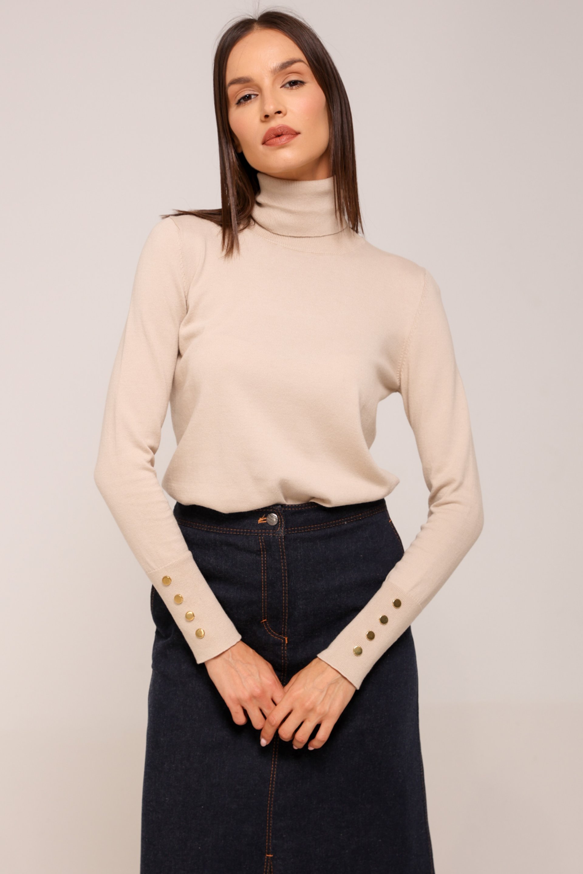 BEŽ PAMUČNA ROLKA SA ZLATNIM DUGMIĆIMA – PS Fashion, BEŽ PAMUČNA ROLKA SA ZLATNIM DUGMIĆIMA