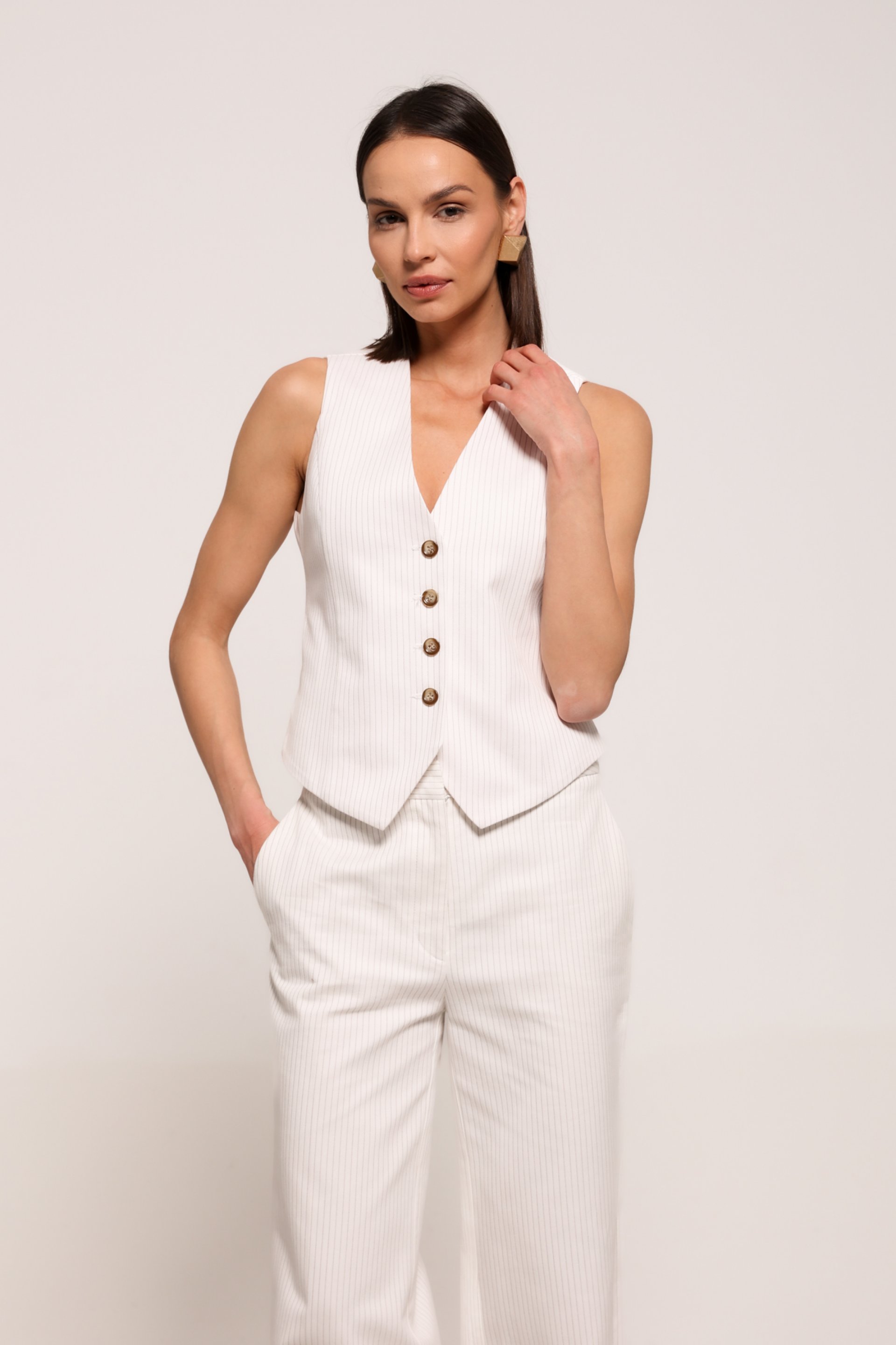 PRUGASTI BELI PRSLUK SA V-IZREZOM – PS Fashion, PRUGASTI BELI PRSLUK SA V-IZREZOM