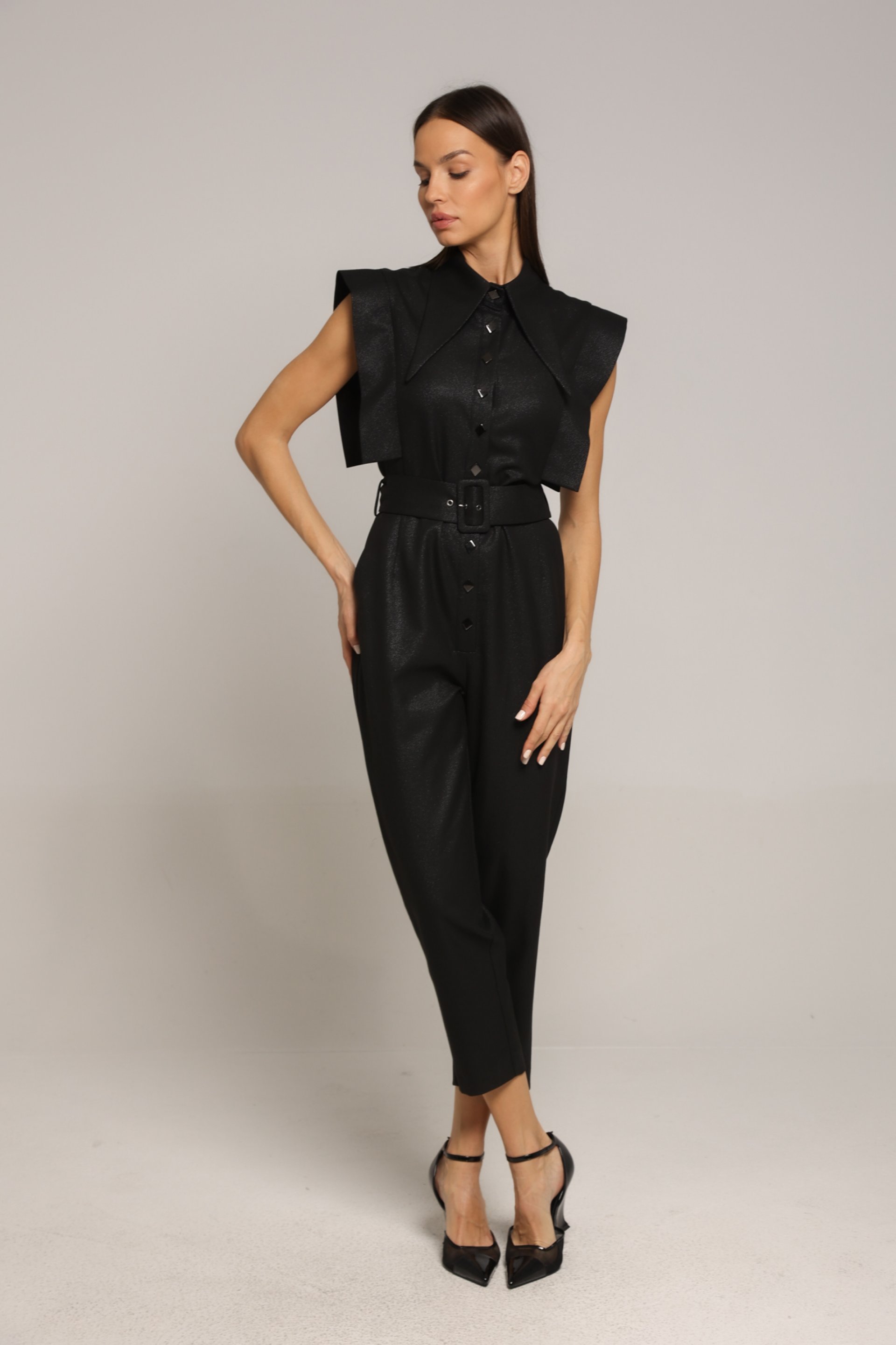 ELEGANTAN CRNI KOMBINEZON SA POJASOM – PS Fashion, ELEGANTAN CRNI KOMBINEZON SA POJASOM