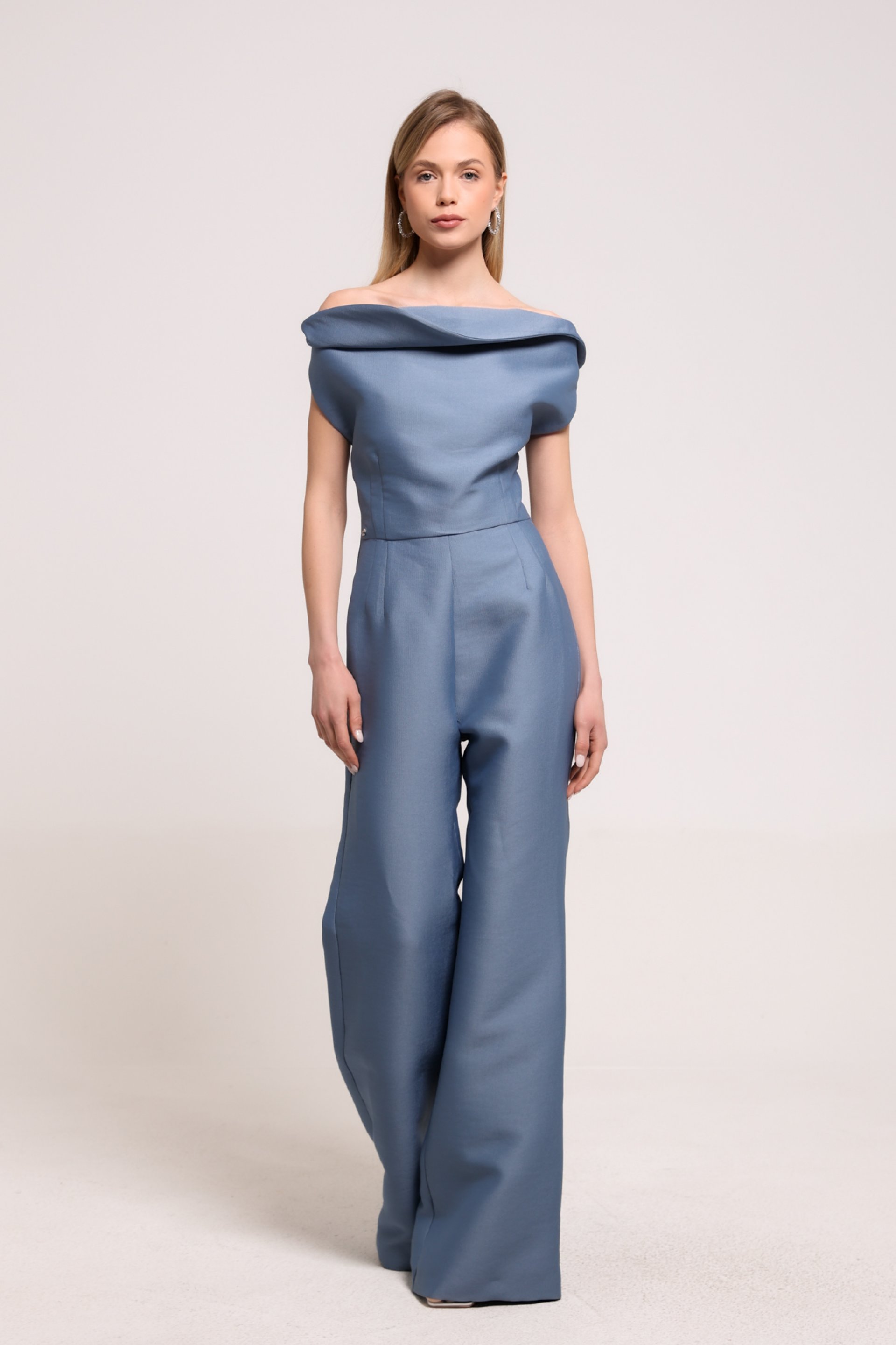 KOMBINEZON SA SPUŠTENIM RAMENIMA – PS Fashion, KOMBINEZON SA SPUŠTENIM RAMENIMA