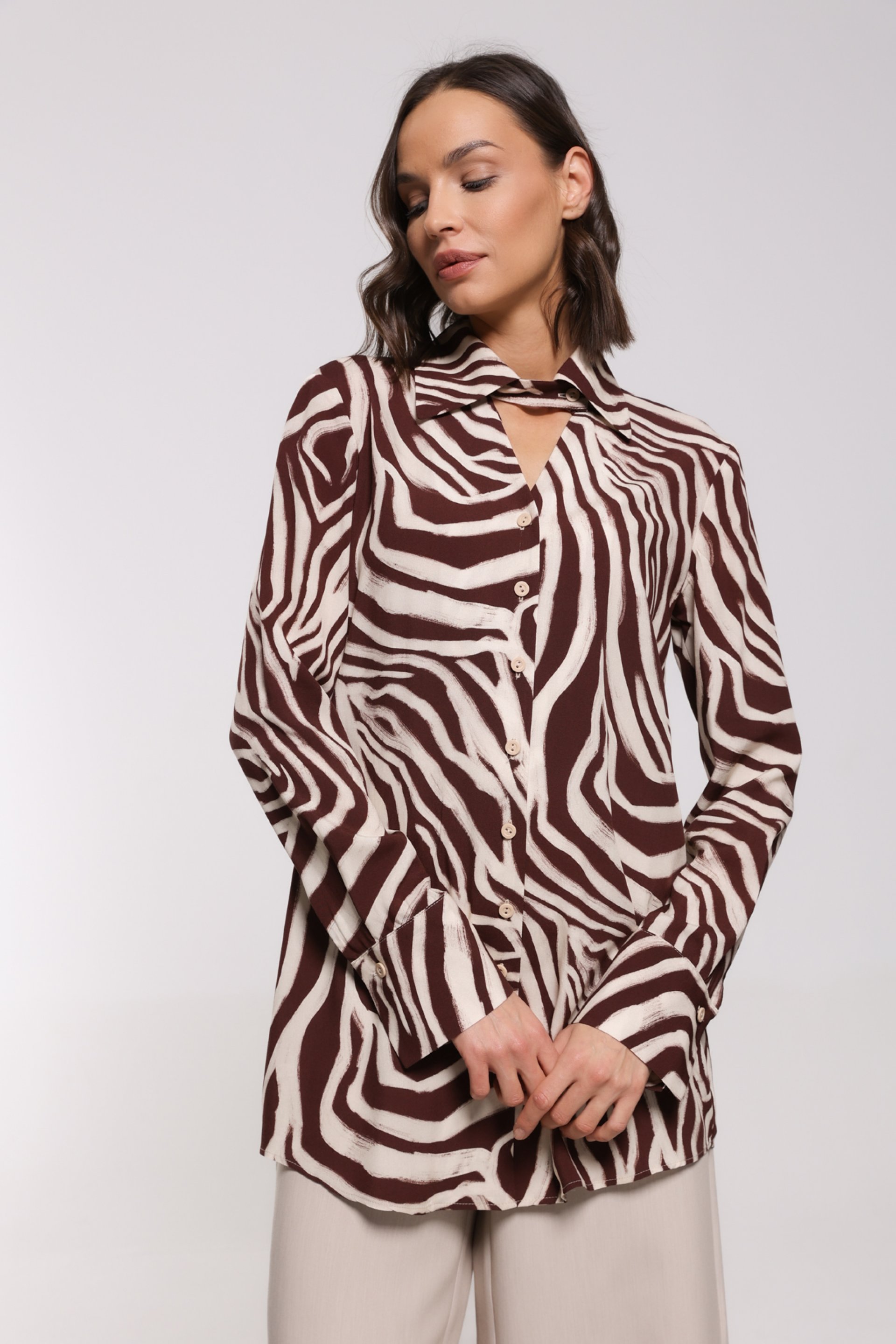 TUNIKA SA APSTRAKTNIM PRINTOM U BRAON I BELOJ BOJI – PS Fashion, TUNIKA SA APSTRAKTNIM PRINTOM U BRAON I BELOJ BOJI