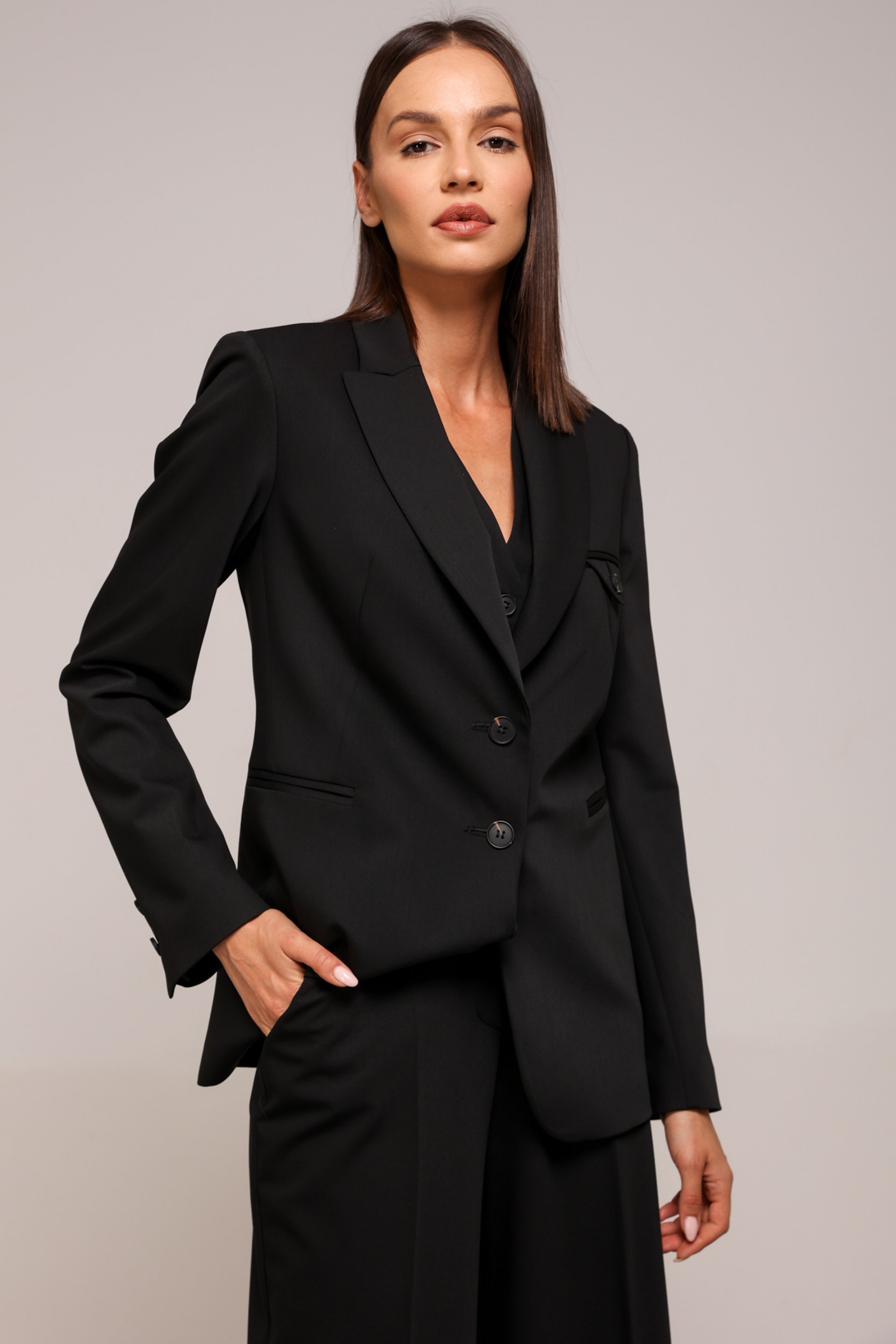 CRNI BLEJZER SA ELEGANTNIM DETALJIMA – PS Fashion, CRNI BLEJZER SA ELEGANTNIM DETALJIMA