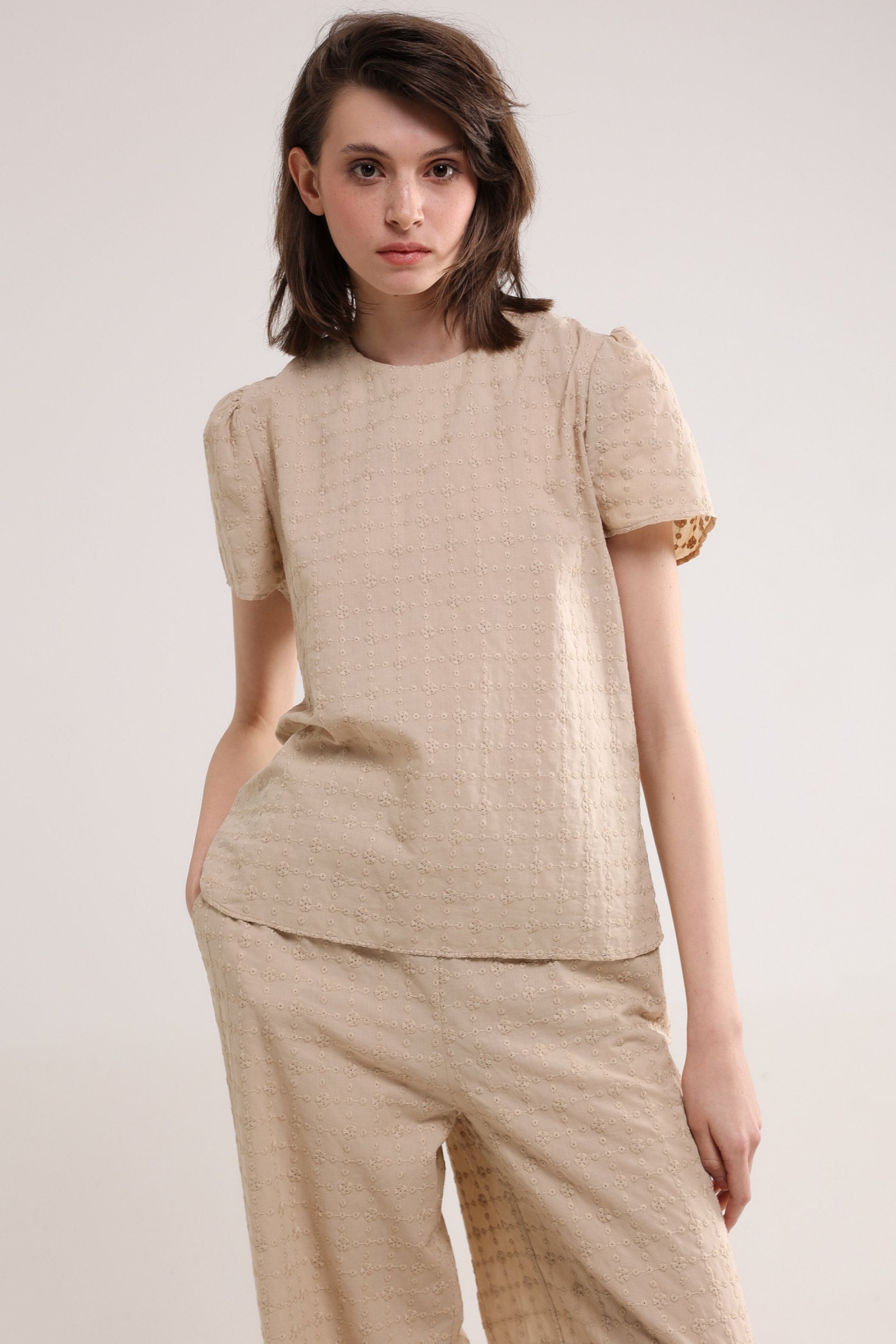 BLUZA SA RELJEFNIM VEZOM – PS Fashion, BLUZA SA RELJEFNIM VEZOM