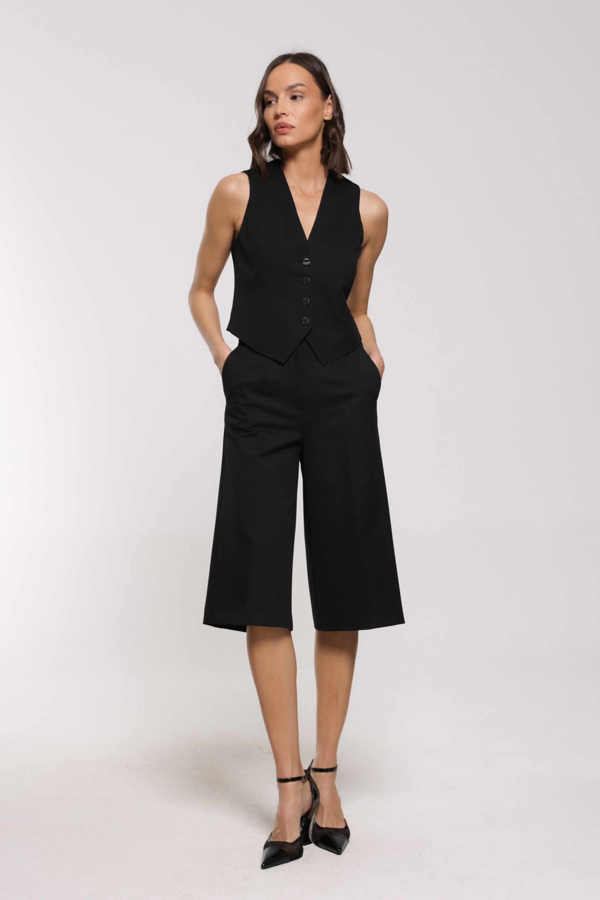 ELEGANTNE CRNE BERMUDE ŠIROKOG KROJA – PS Fashion, ELEGANTNE CRNE BERMUDE ŠIROKOG KROJA