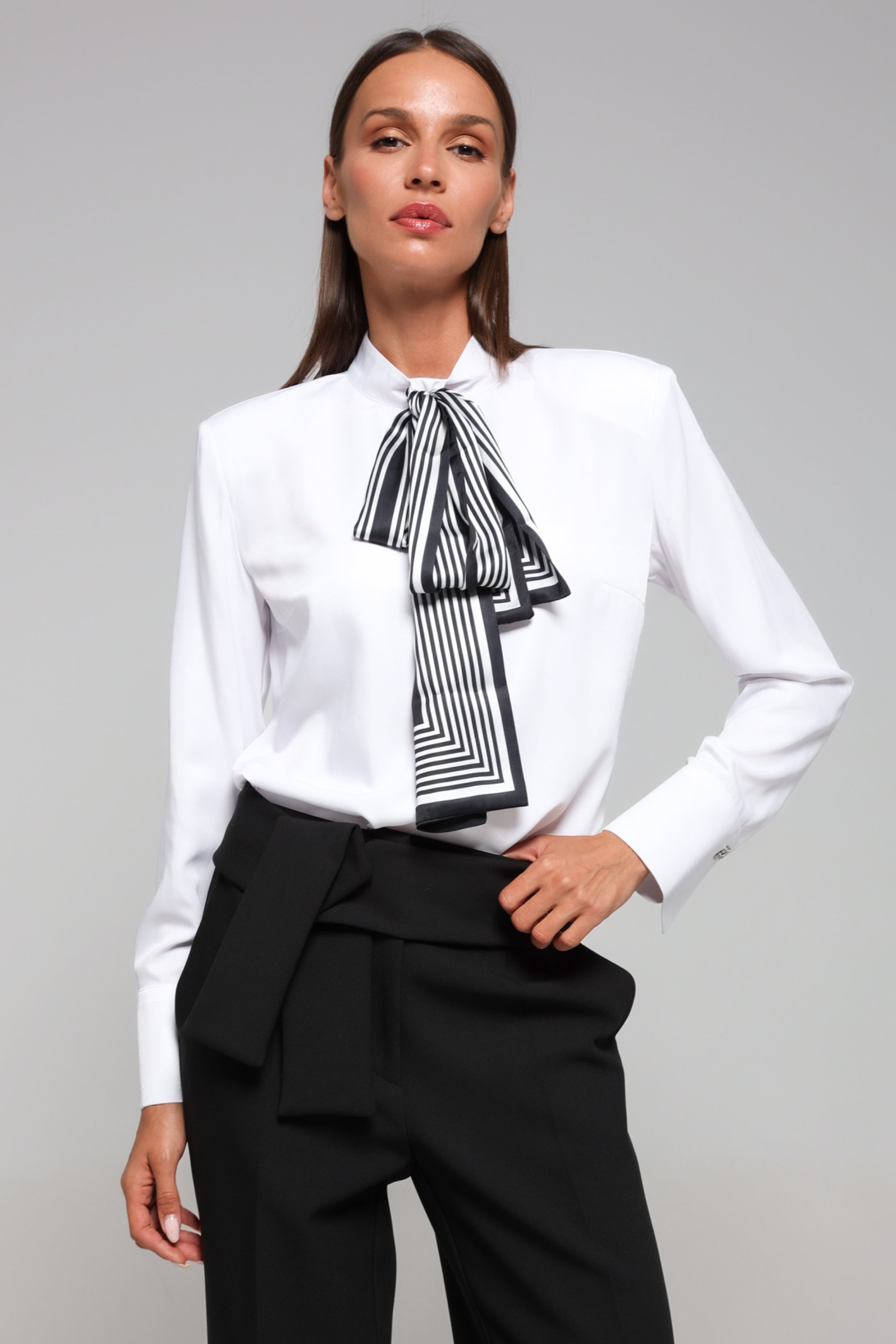ELEGANTNA BELA BLUZA SA UKRASNOM MAŠNOM – PS Fashion, ELEGANTNA BELA BLUZA SA UKRASNOM MAŠNOM