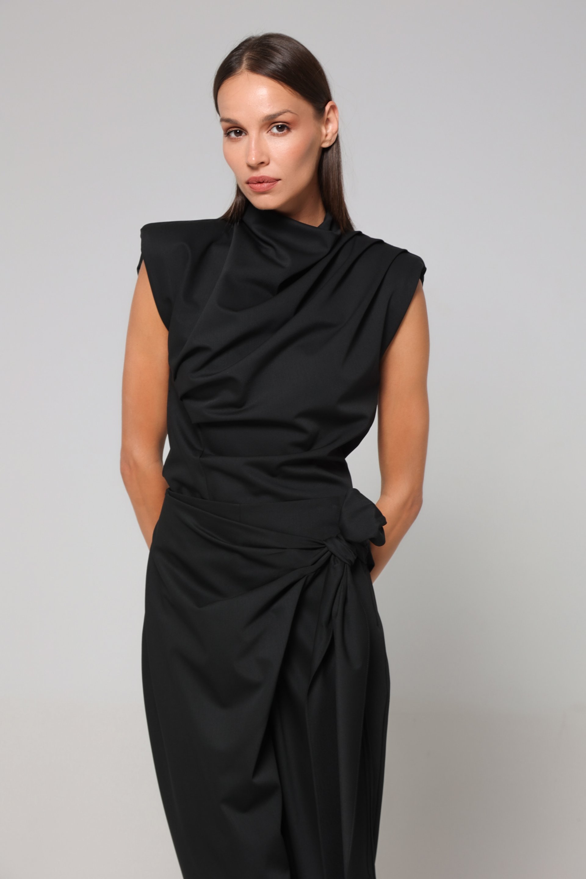 CRNA BLUZA SA NABORIMA – PS Fashion, CRNA BLUZA SA NABORIMA