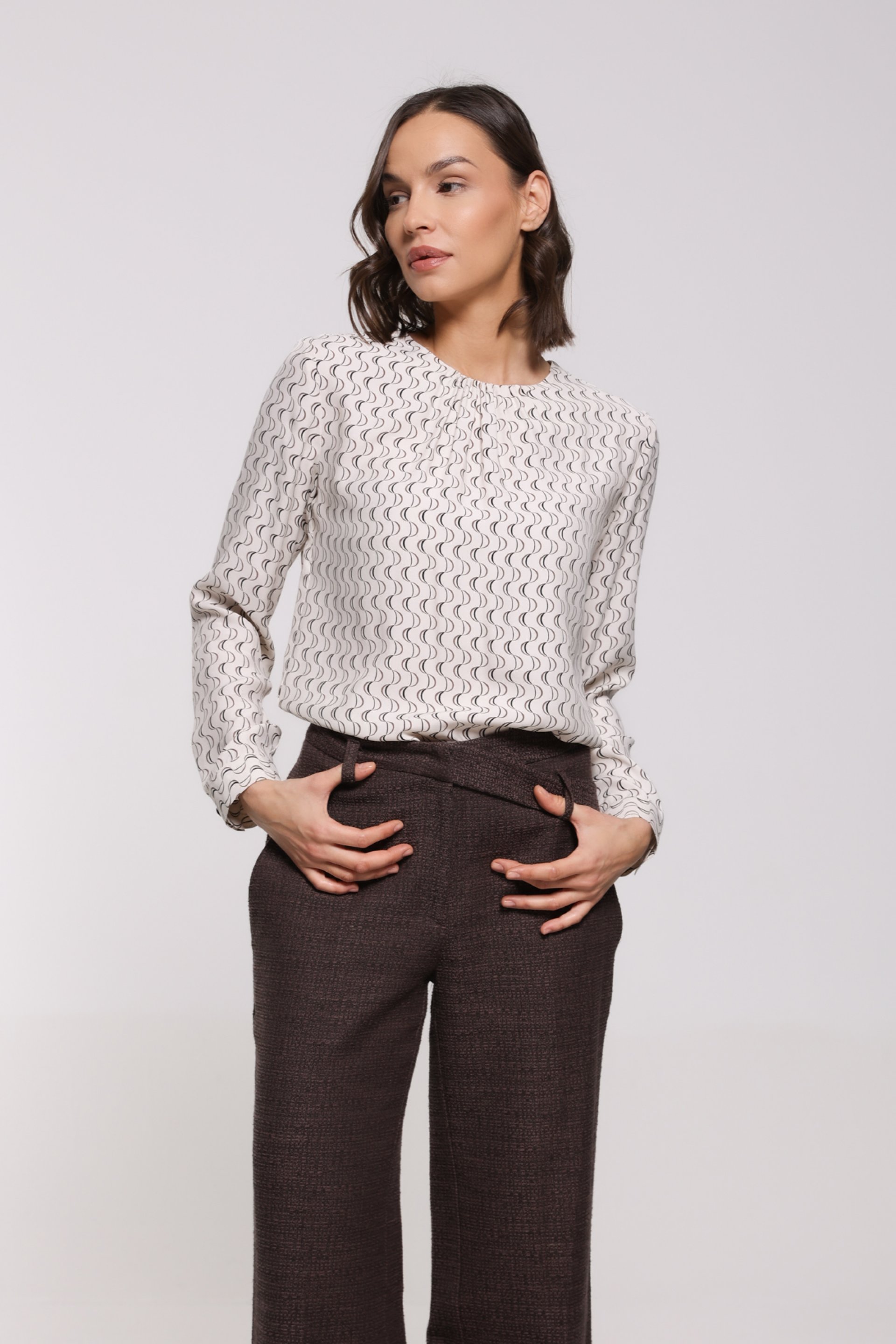 BLUZA SA GEOMETRIJSKIM ŠARAMA – PS Fashion, BLUZA SA GEOMETRIJSKIM ŠARAMA