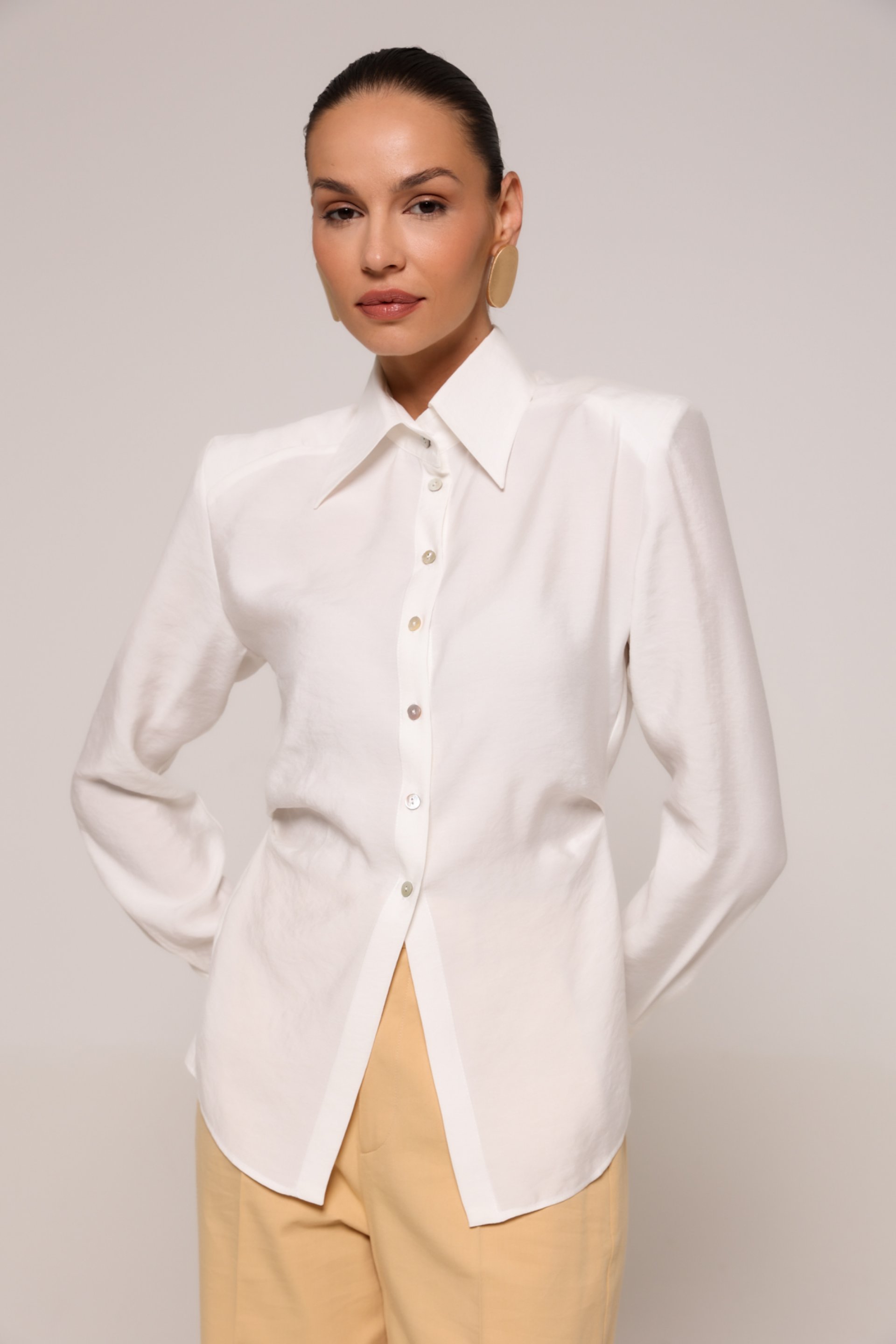 STRUKIRANA BLUZA SA NAGLAŠENIM RAMENIMA – PS Fashion, STRUKIRANA BLUZA SA NAGLAŠENIM RAMENIMA