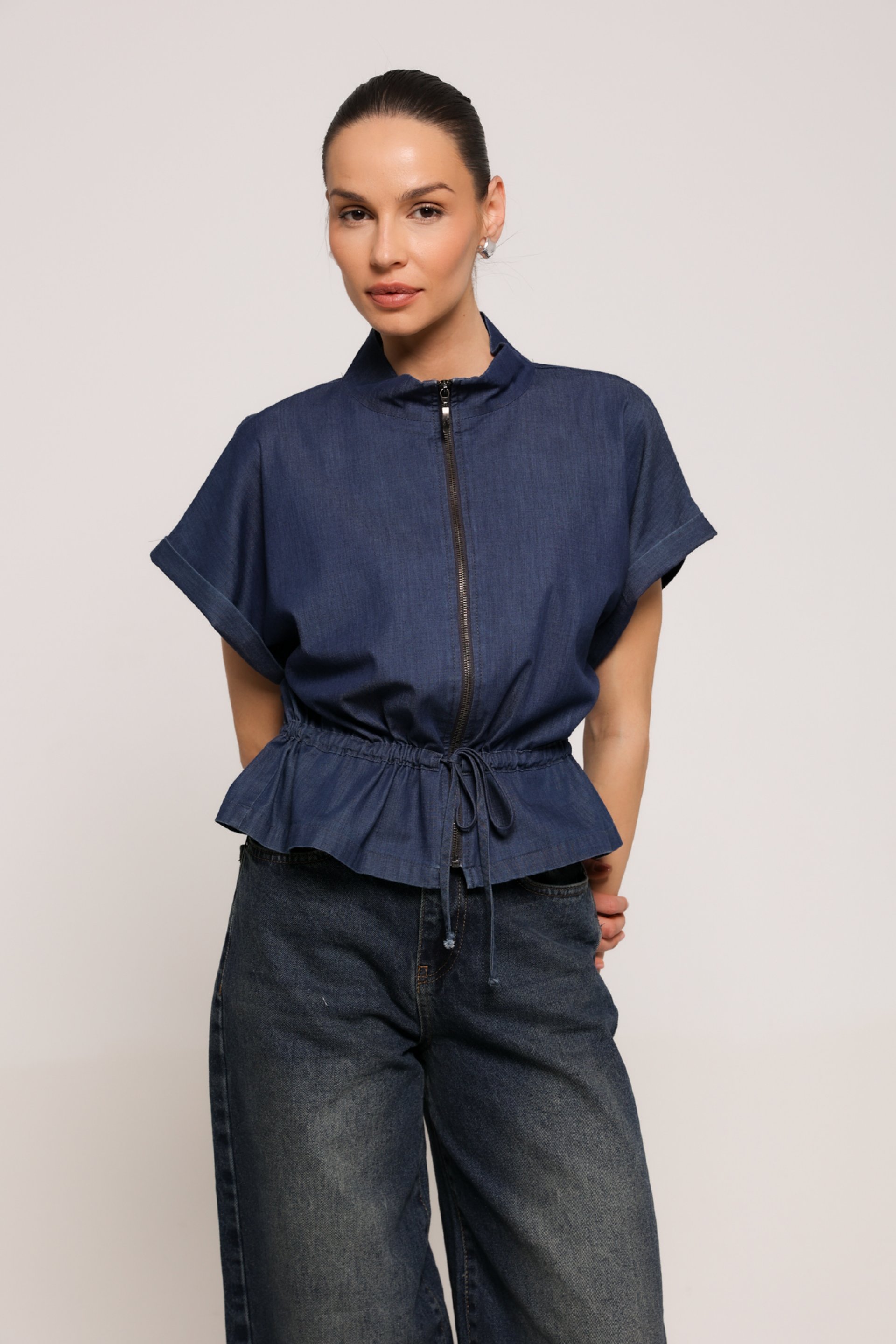 TEKSAS BLUZA SA VISOKOM KRAGNOM I VEZIVANJEM – PS Fashion, TEKSAS BLUZA SA VISOKOM KRAGNOM I VEZIVANJEM
