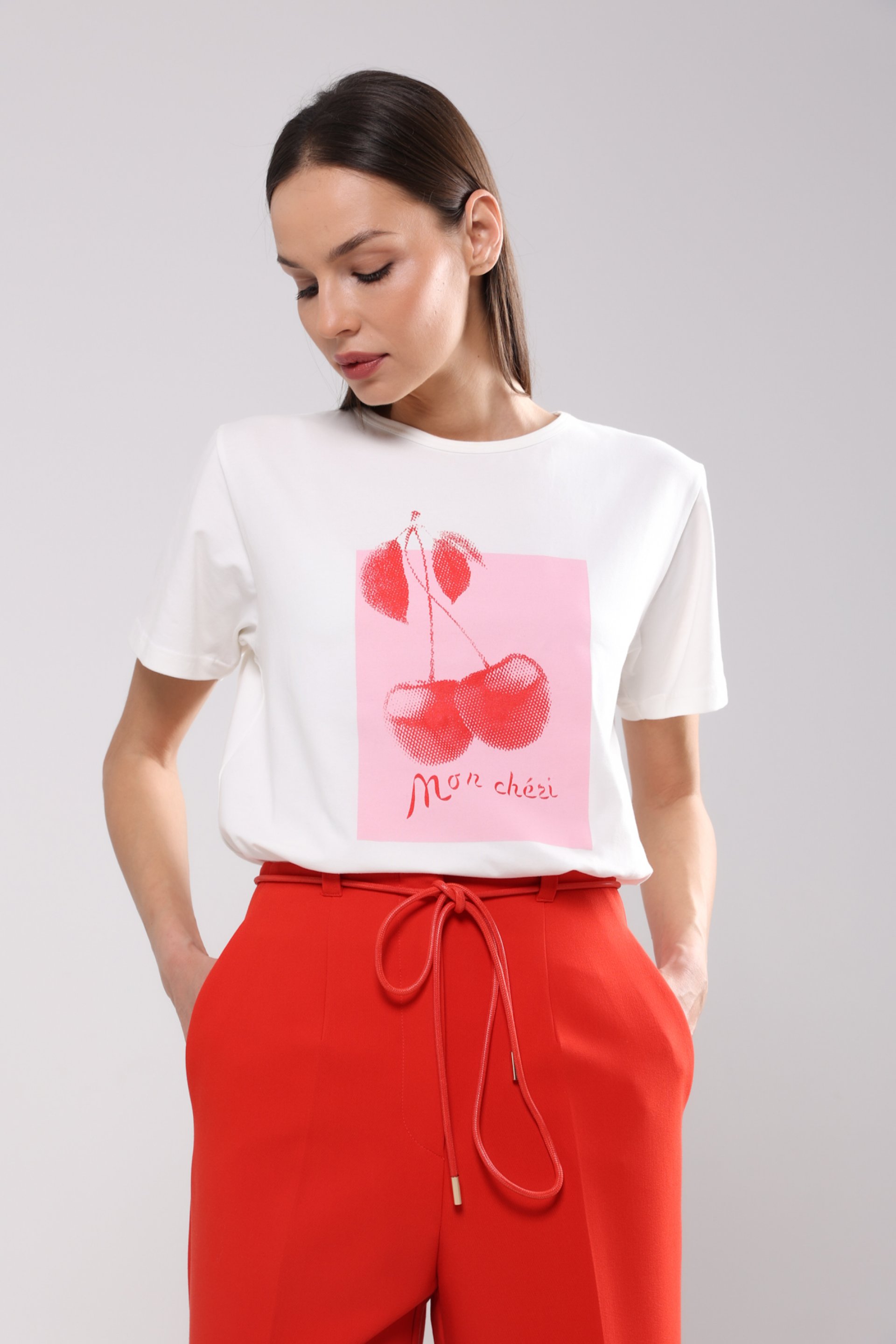 MAJICA SA DEKORATIVNOM GRAFIKOM – PS Fashion, MAJICA SA DEKORATIVNOM GRAFIKOM