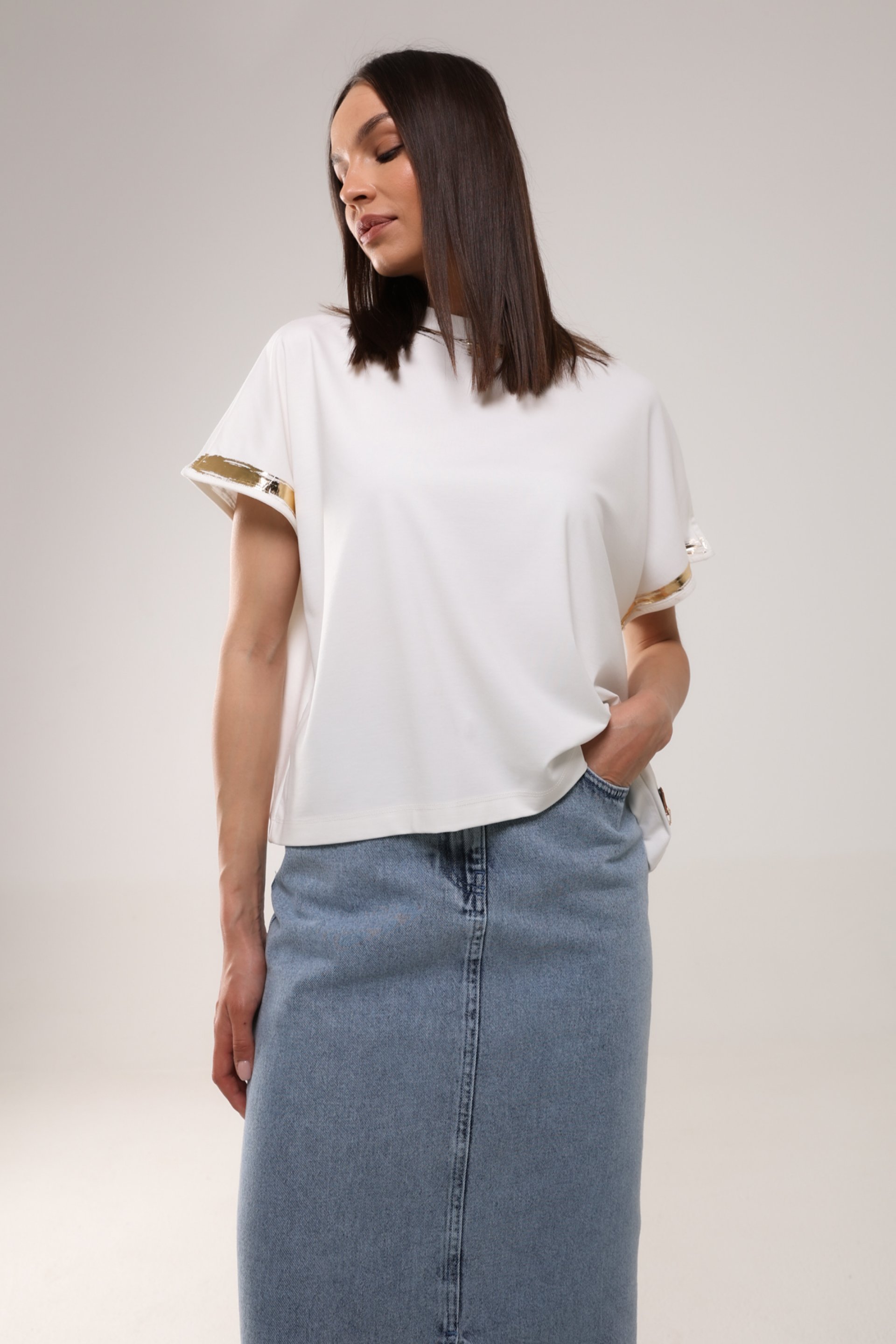 BELA MAJICA SA ZLATNIM DETALJIMA – PS Fashion, BELA MAJICA SA ZLATNIM DETALJIMA