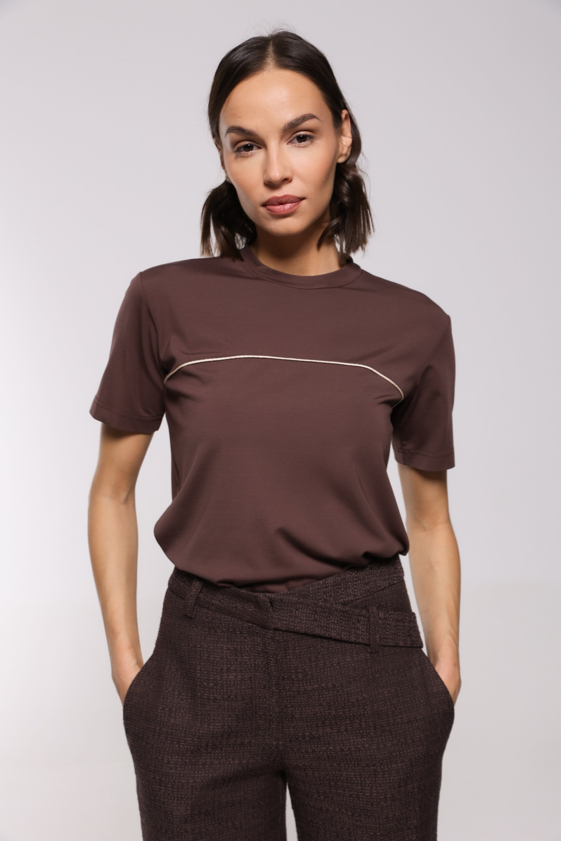 BRAON MAJICA SA KONTRASTNOM LINIJOM – PS Fashion, BRAON MAJICA SA KONTRASTNOM LINIJOM