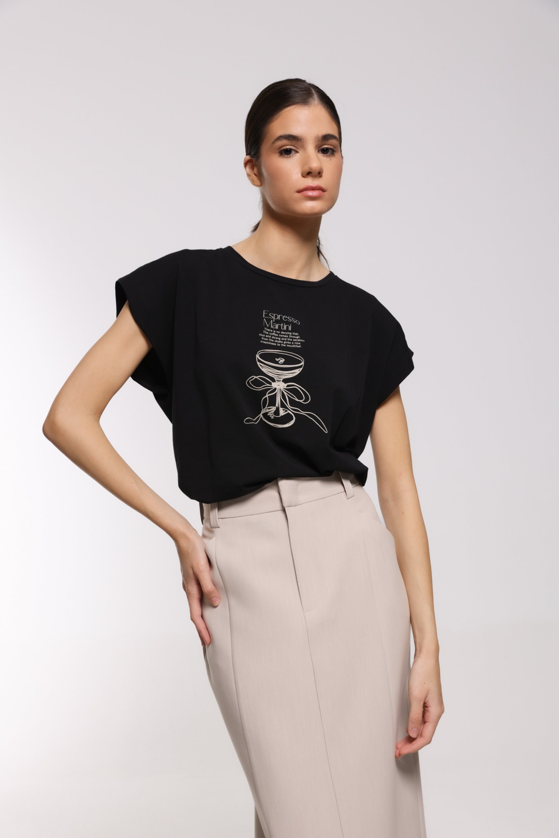 CRNA MAJICA SA PRINTOM – PS Fashion, CRNA MAJICA SA PRINTOM