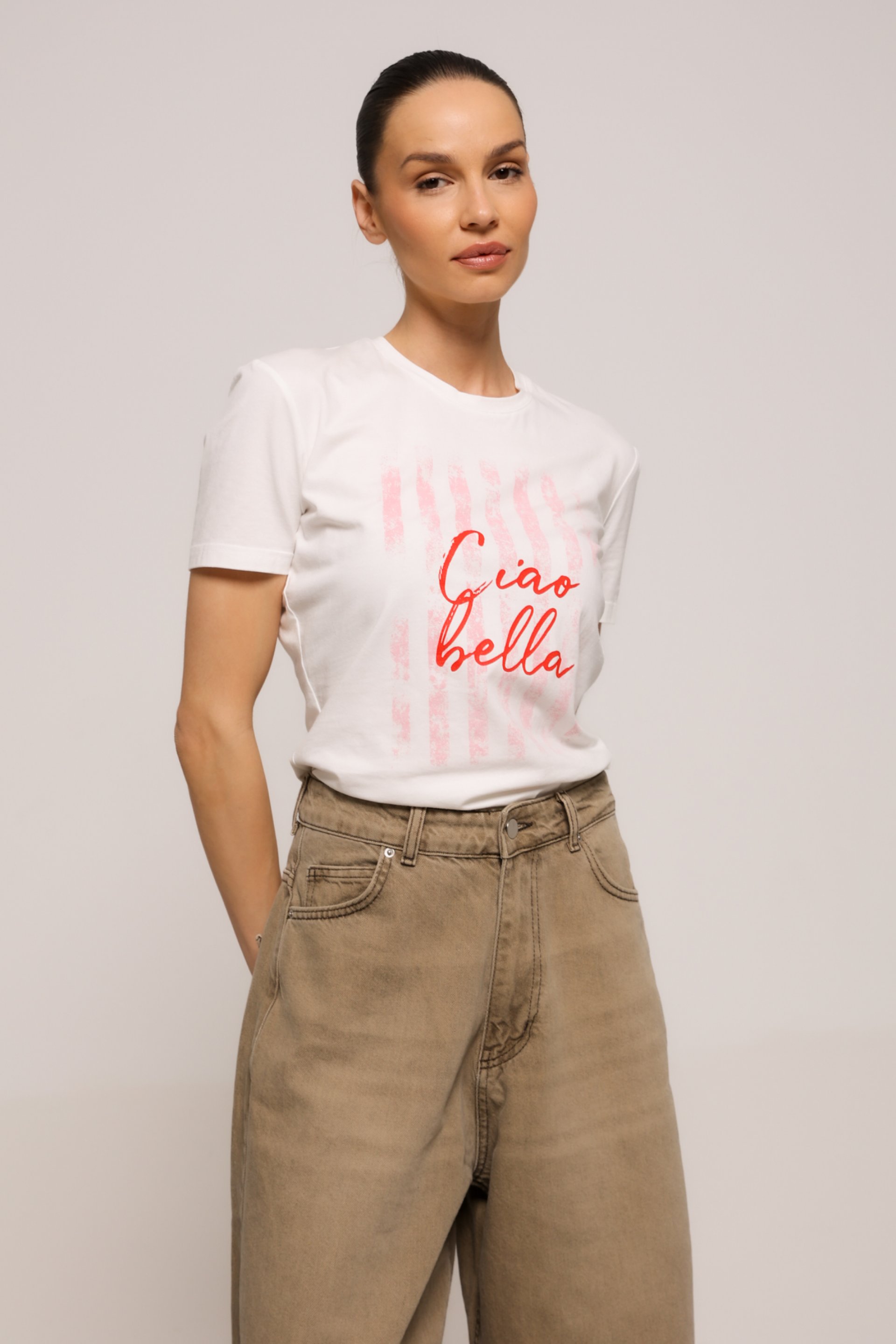 BELA MAJICA SA PRINTOM – PS Fashion, BELA MAJICA SA PRINTOM