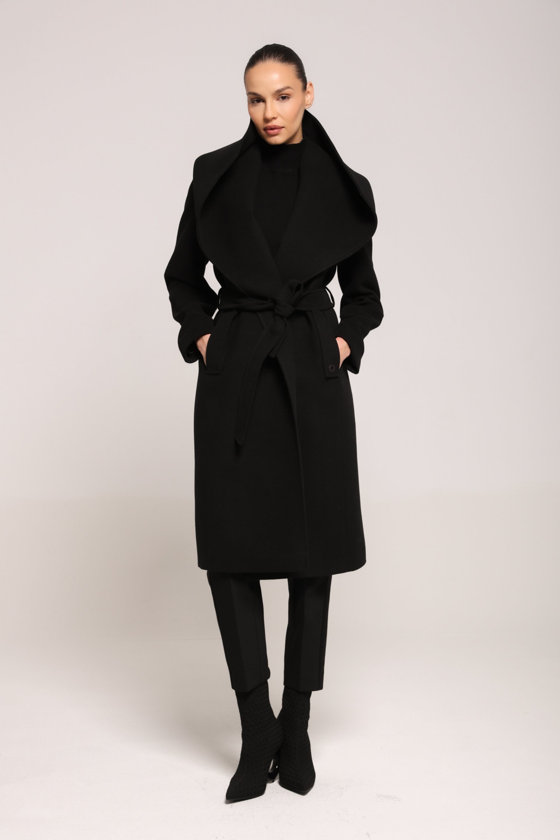 CRNI KAPUT SA ŠIROKIM REVERIMA – PS Fashion, CRNI KAPUT SA ŠIROKIM REVERIMA