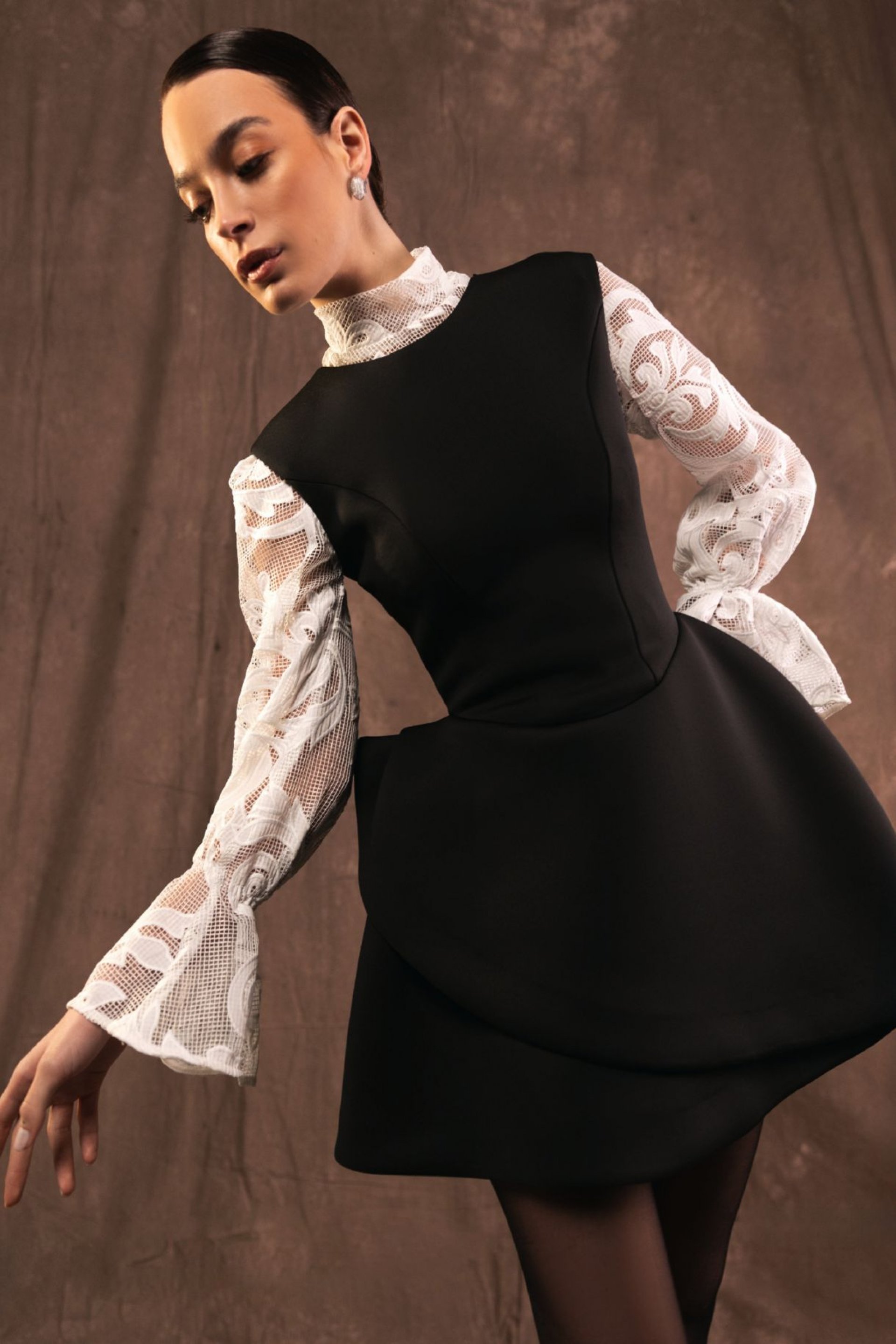 CRNA MINI HALJINA SA SKULPTURALNIM KROJEM – PS Fashion, CRNA MINI HALJINA SA SKULPTURALNIM KROJEM