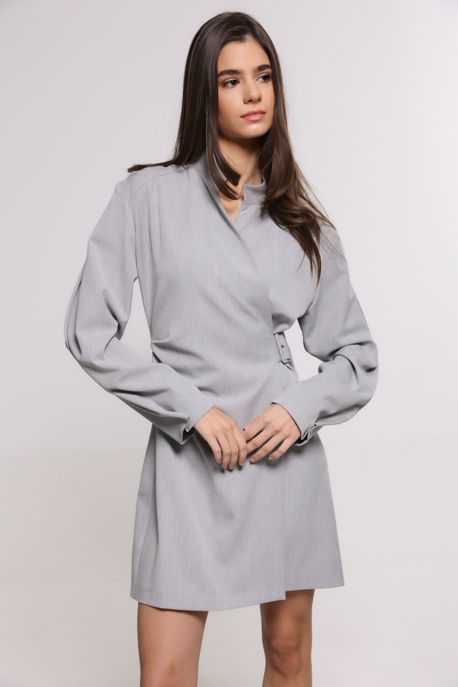 ELEGANTNA SIVA HALJINA SA ASIMETRIČNIM POJASOM – PS Fashion, ELEGANTNA SIVA HALJINA SA ASIMETRIČNIM POJASOM