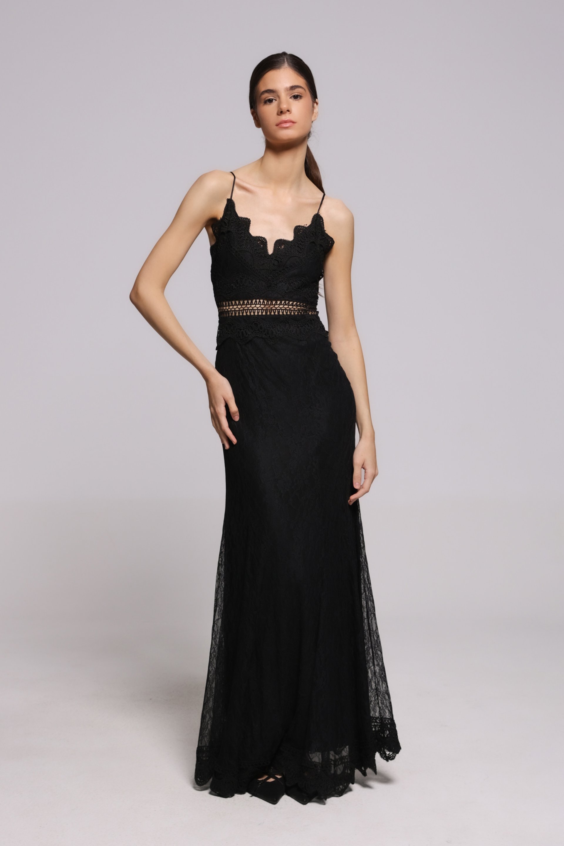 CRNA ČIPKANA MAXI HALJINA SA TANKIM BRETELAMA – PS Fashion, CRNA ČIPKANA MAXI HALJINA SA TANKIM BRETELAMA
